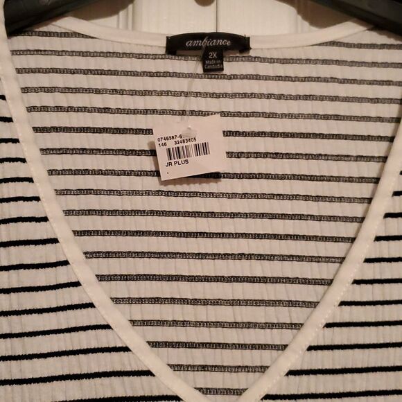 NWT Ambiance Juinor Plus Striped Cropped Blouse Size 2X - Picture 3 of 7